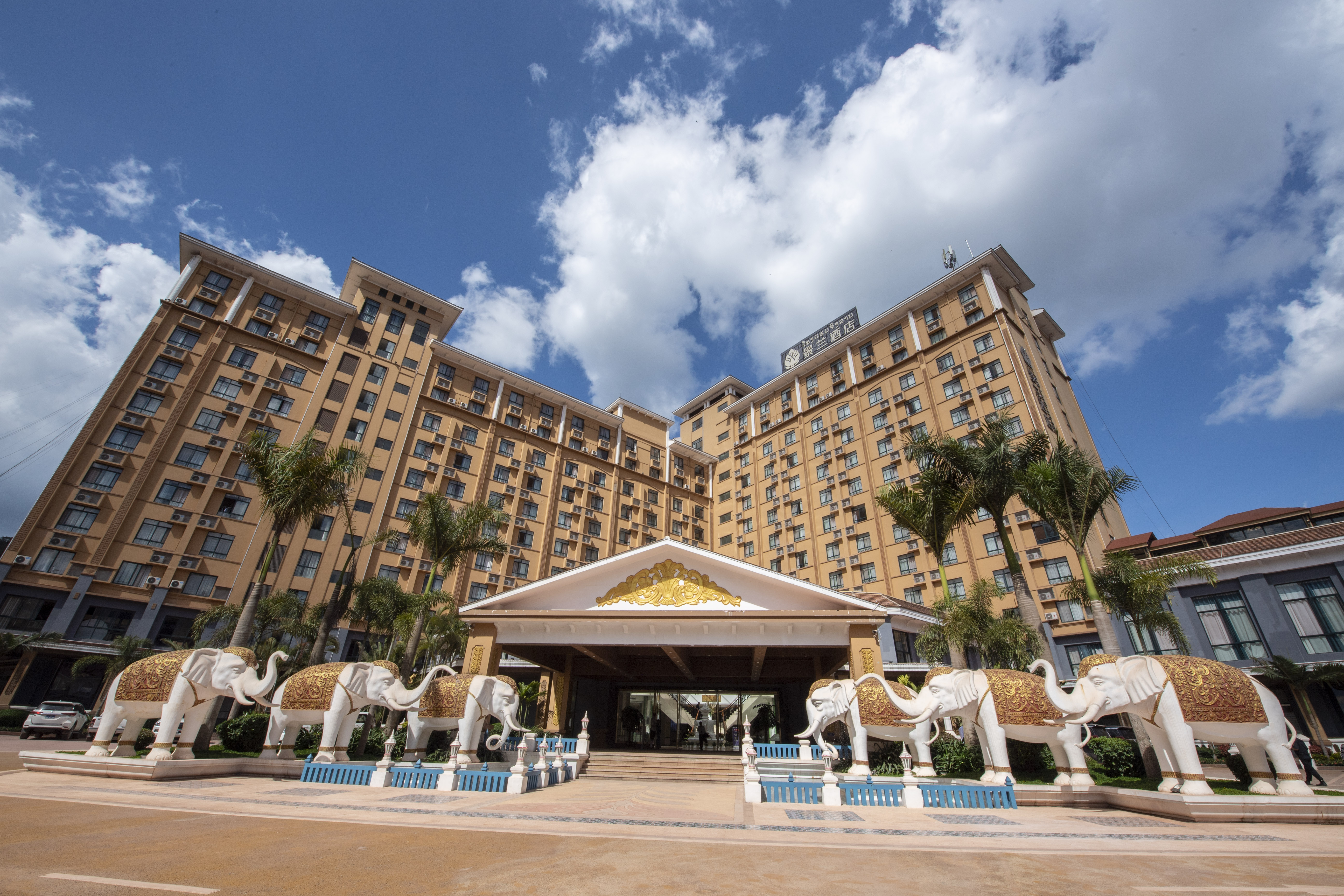 过了边境线的人,过了国境线再走多长公里出国