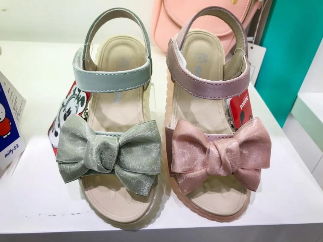 儿童哪一款凉鞋最好,哪个牌子的儿童凉鞋好穿推荐