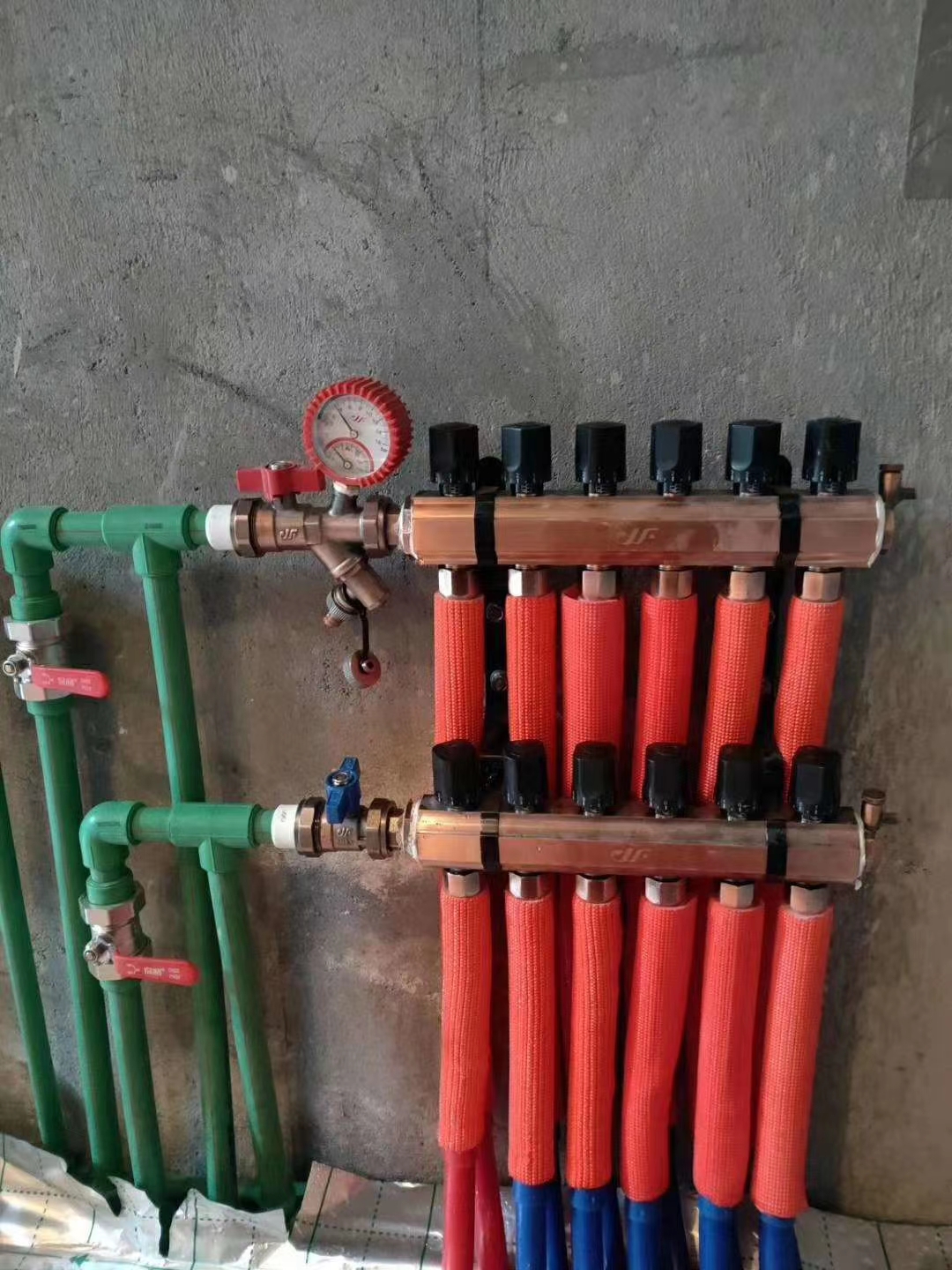 地暖分水器安装位置如何选择,地暖四路分水器是怎样分配的