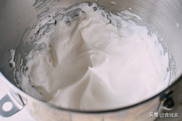 无烤箱做瑞士卷,瑞士卷怎么做才甜而不腻