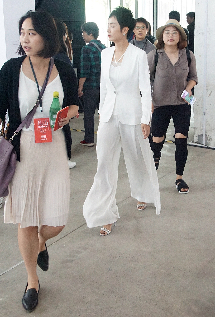 蒋雯丽短发西装图片,蒋雯丽黑色西装搭配