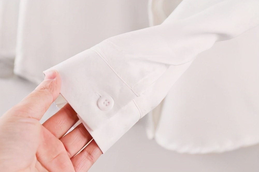 白衣服怎么洗才不会有黄渍,白衣服衣领有顽固污渍怎么洗白