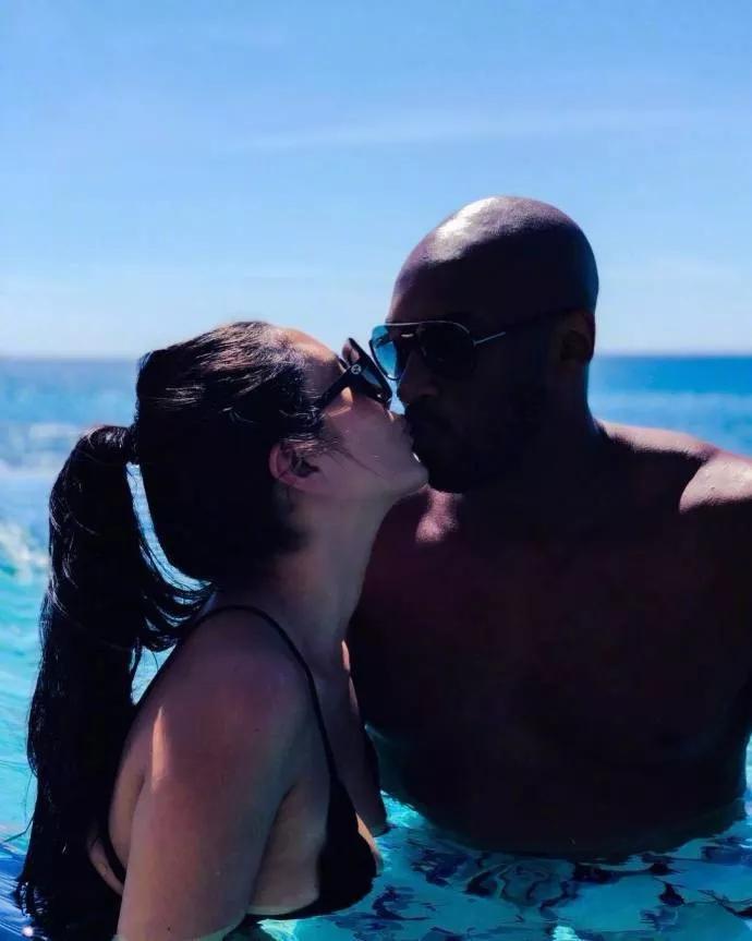 她与巨星19年的婚姻：出轨、争议、甜蜜与永别