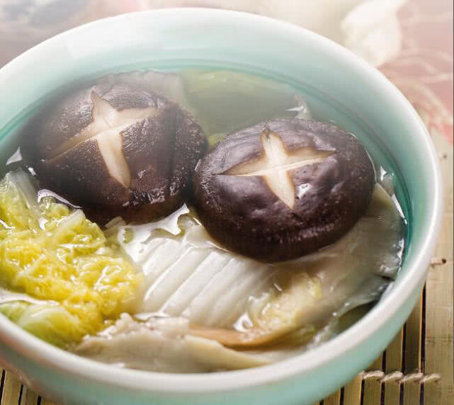 产后催奶排恶露，顺产妈妈除了要喝生化汤，这2款月子餐不能少