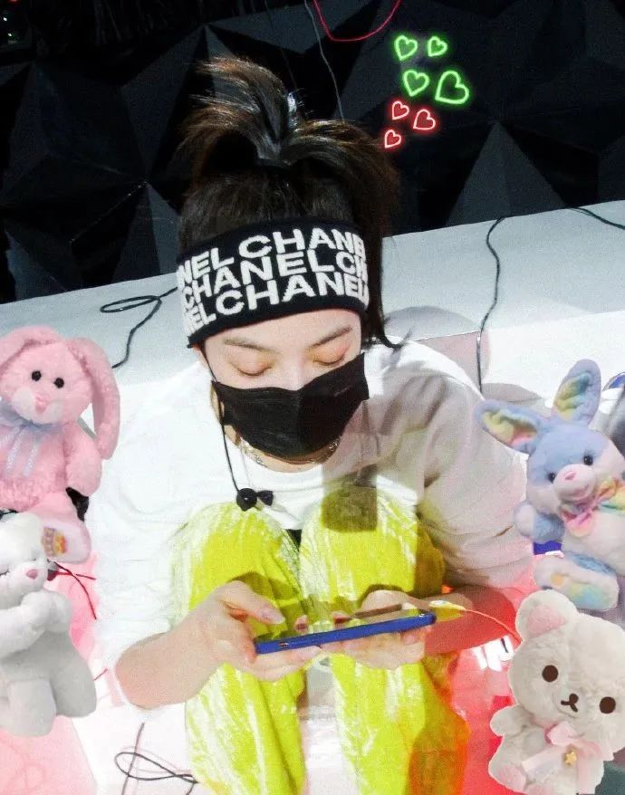 欧阳娜娜、宋妍霏都在戴的宽发带，简直是秃头女孩的救星