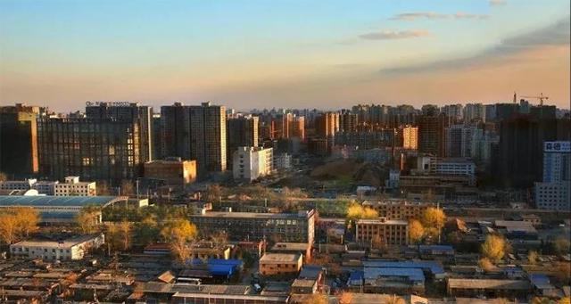 五环外的北京：通勤成难题、孩子的教育难，重压之下的焦虑