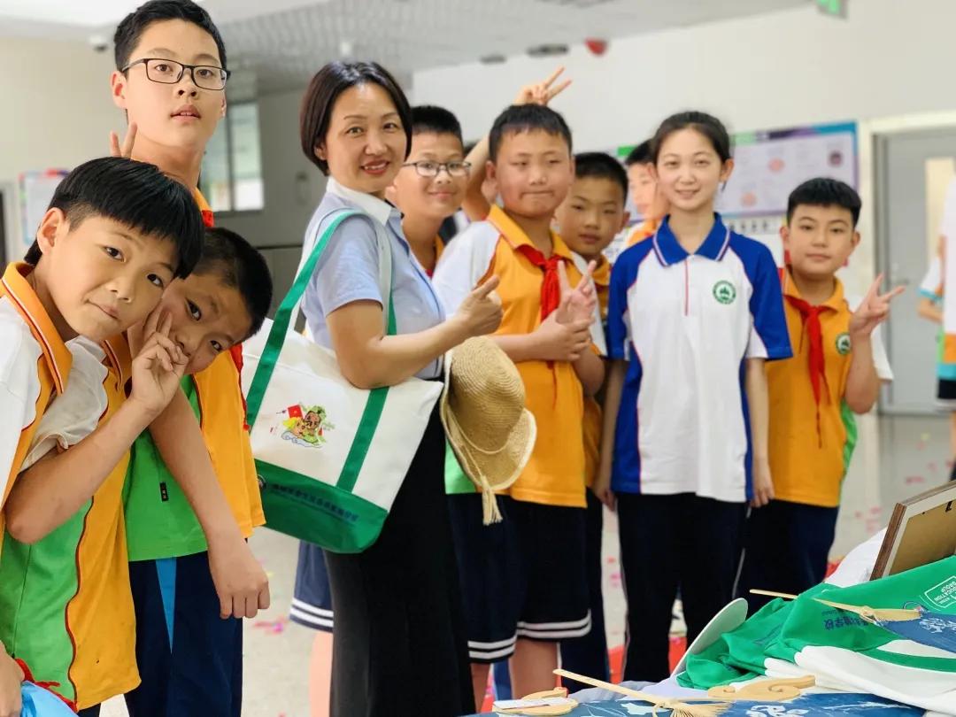 富含中国精神元素的校园文创产品,具有学校特色的文创产品