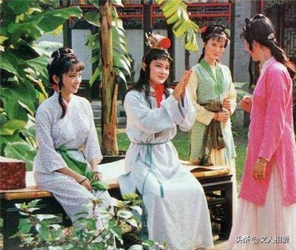 《红楼梦》中端午节，小道士头撞王熙凤胸脯，演绎不同寻常的节日