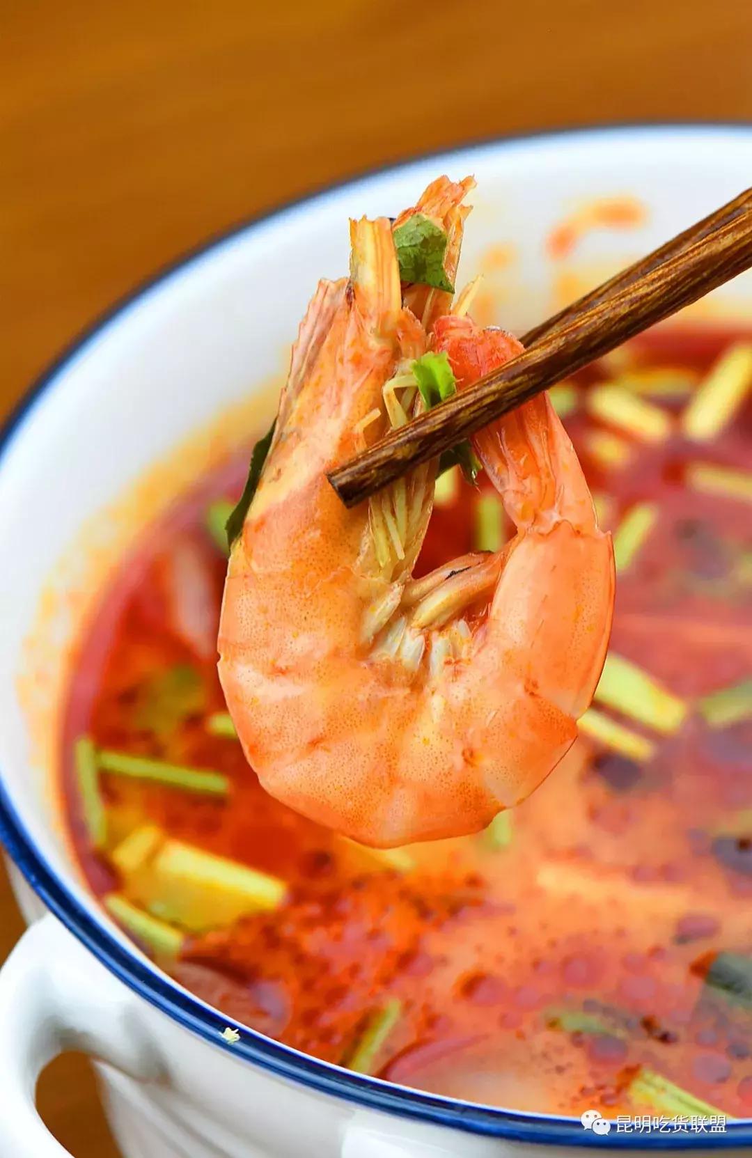 昆明2环边巷子里的小店，1杯咖啡+1份简餐，感觉我又去到了泰国