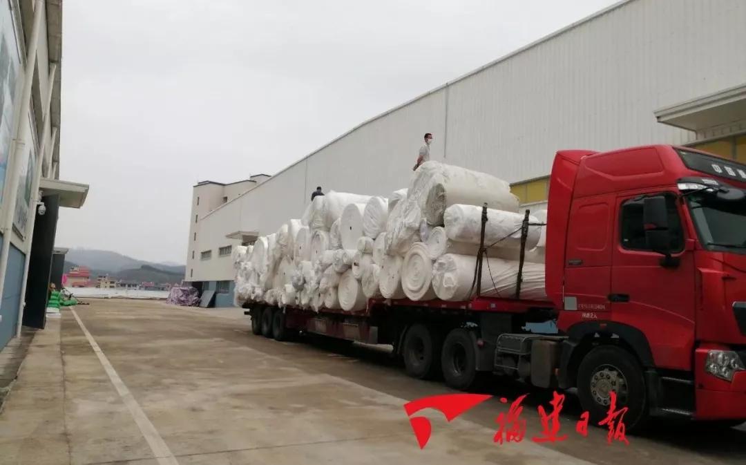 中国企业紧急转产口罩防护服,数千企业紧急转产生产口罩防护服