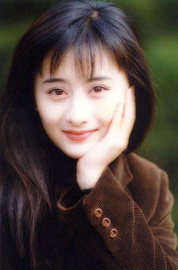 陈德容法令纹,45岁陈德容冻龄超迷人