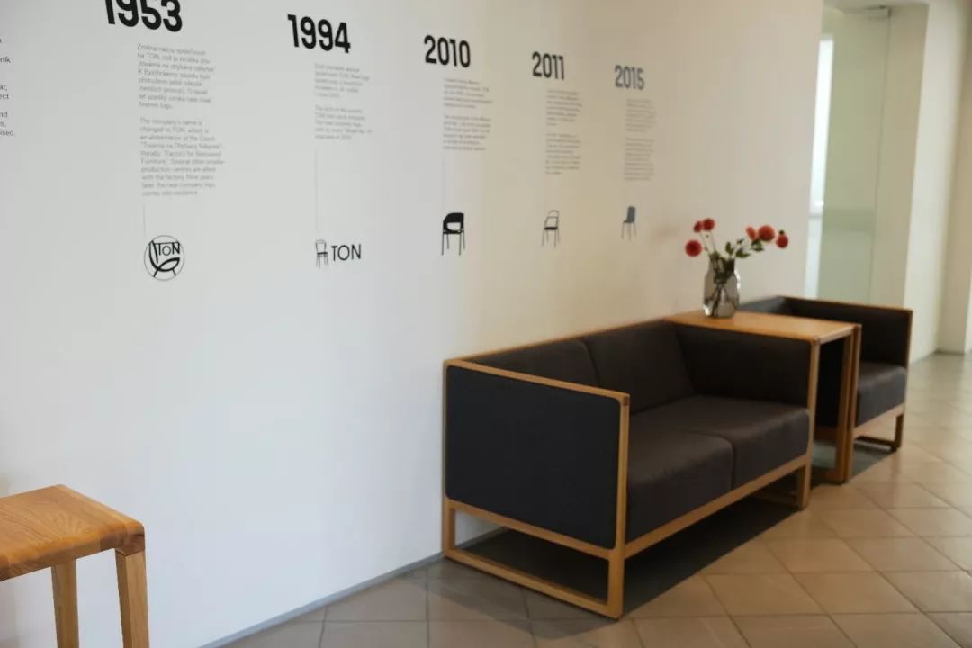 探访TON工厂看经典椅子背后的故事|疯狂24h我们去捷克干了啥？