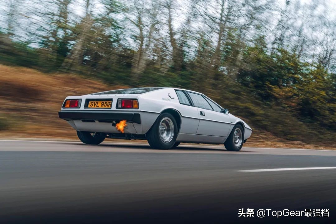 007座驾阿斯顿马丁,邦德路特斯