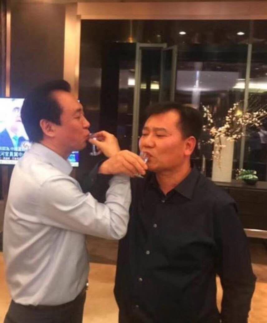 恒大许家印狂奔视频,狂奔中的许家印