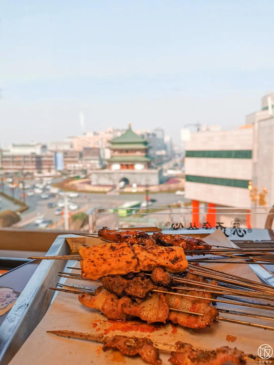 能看到钟楼的美食,看见钟楼的西安美食