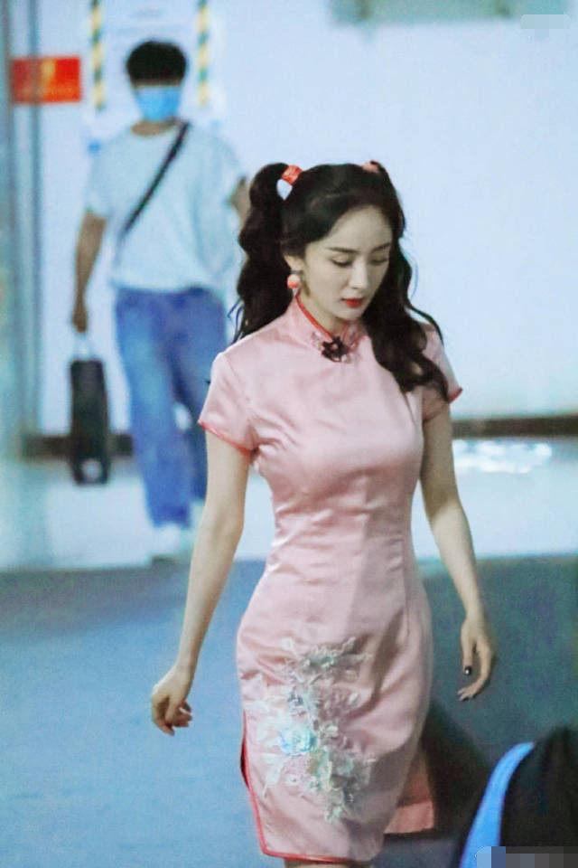 杨幂把小肚腩练成了马甲线,杨幂魔鬼般身材马甲线