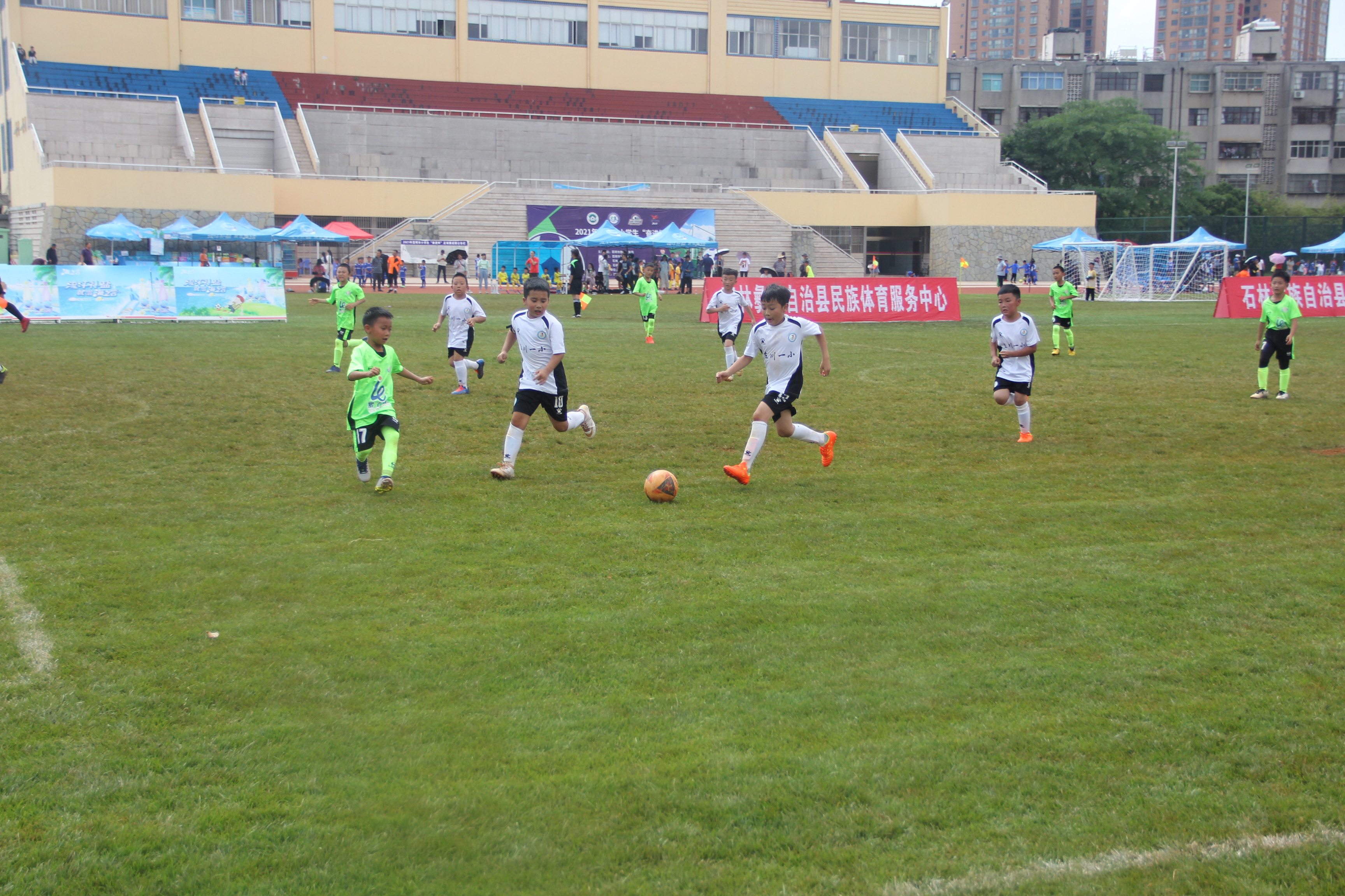 昆明奋进杯足球赛呈贡二小,昆明奋进杯足球赛打几个星期