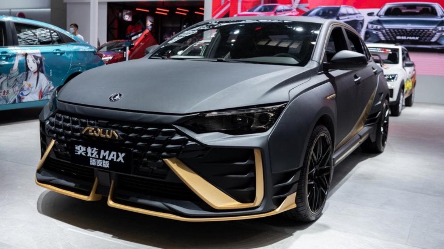 一听“赛道”两字,年轻人精神为之一振,买到了心仪的家庭轿车