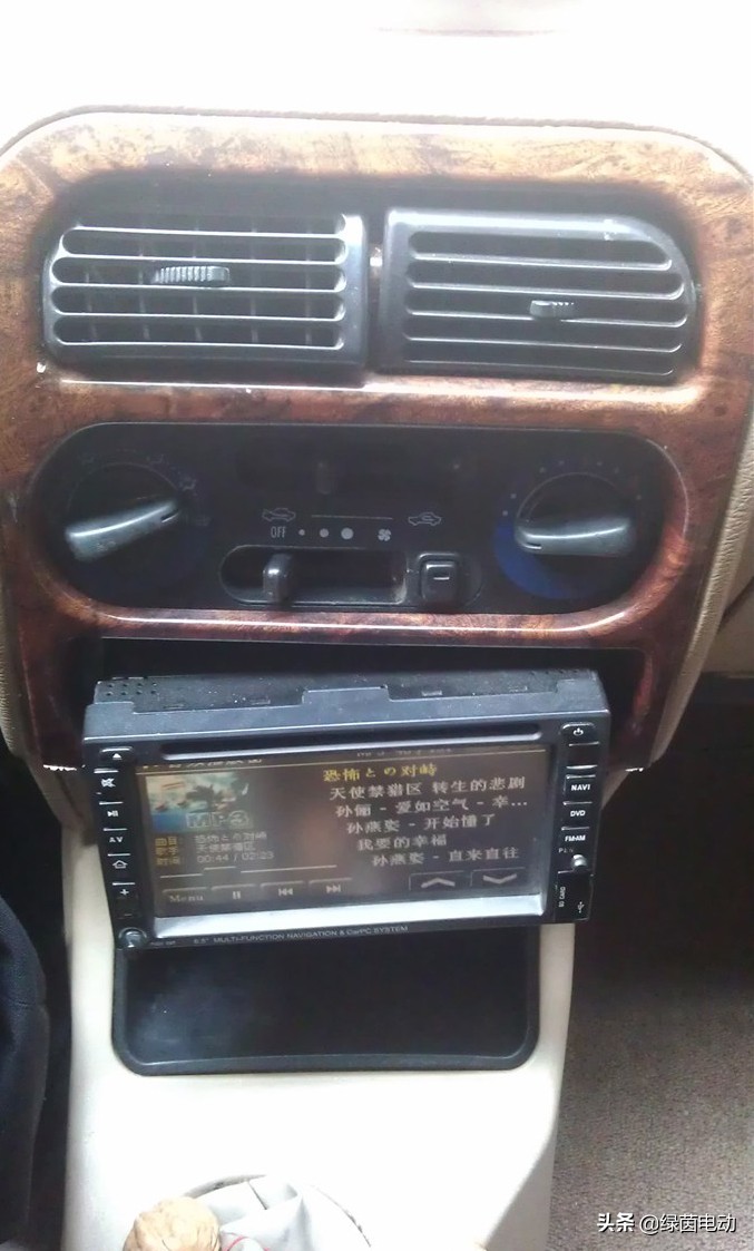 老款经典夏利两厢二手,2004年两厢夏利图片