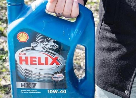 新手自己怎么换机油,新手如何自己动手更换机油