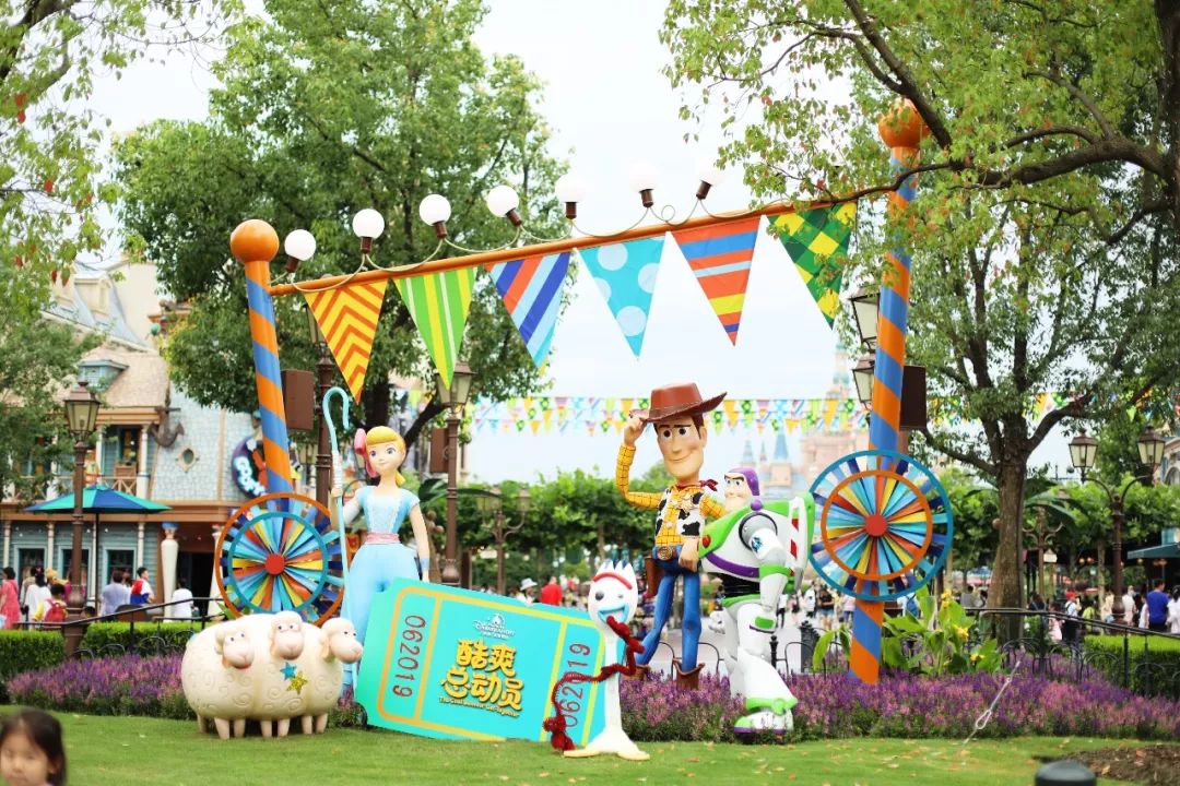 暑假两个人去北京五六天2000够吗,暑假两个人去青岛多少费用