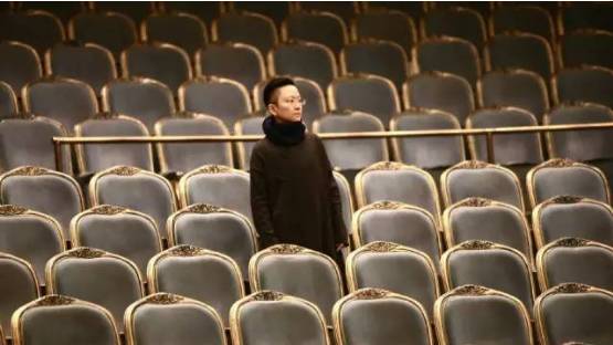 一个只争第一的姑娘，在台上扮男人却成了“头牌”