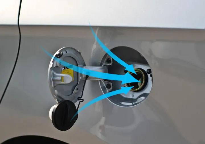 油压过高打开油箱盖,汽车油箱油压高怎么回事