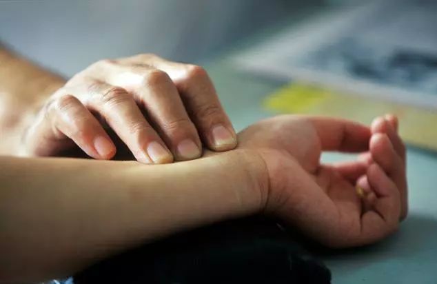 把脉入门教学课程可以在哪看,把脉免费教学技巧