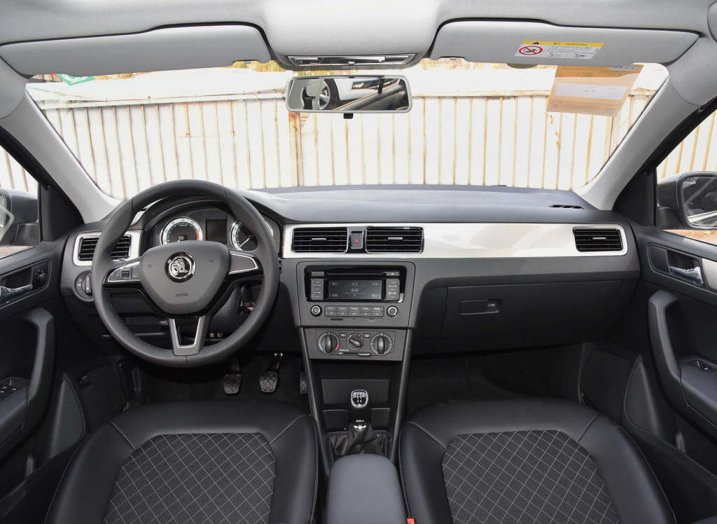 与桑塔纳同平台，国六排放，适合家用，昕锐终端现4.8万起