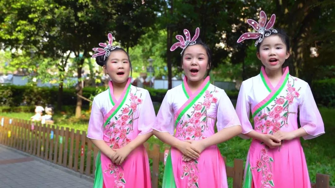 校园快闪歌曲完整版成都,快闪最感人的校园歌曲