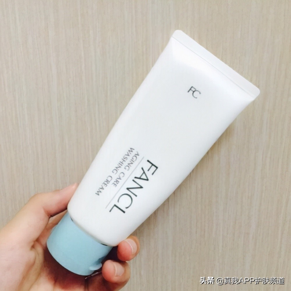 下巴和脖子交界处长痘痘怎么回事,下巴与脖子之间长痘痘用什么药