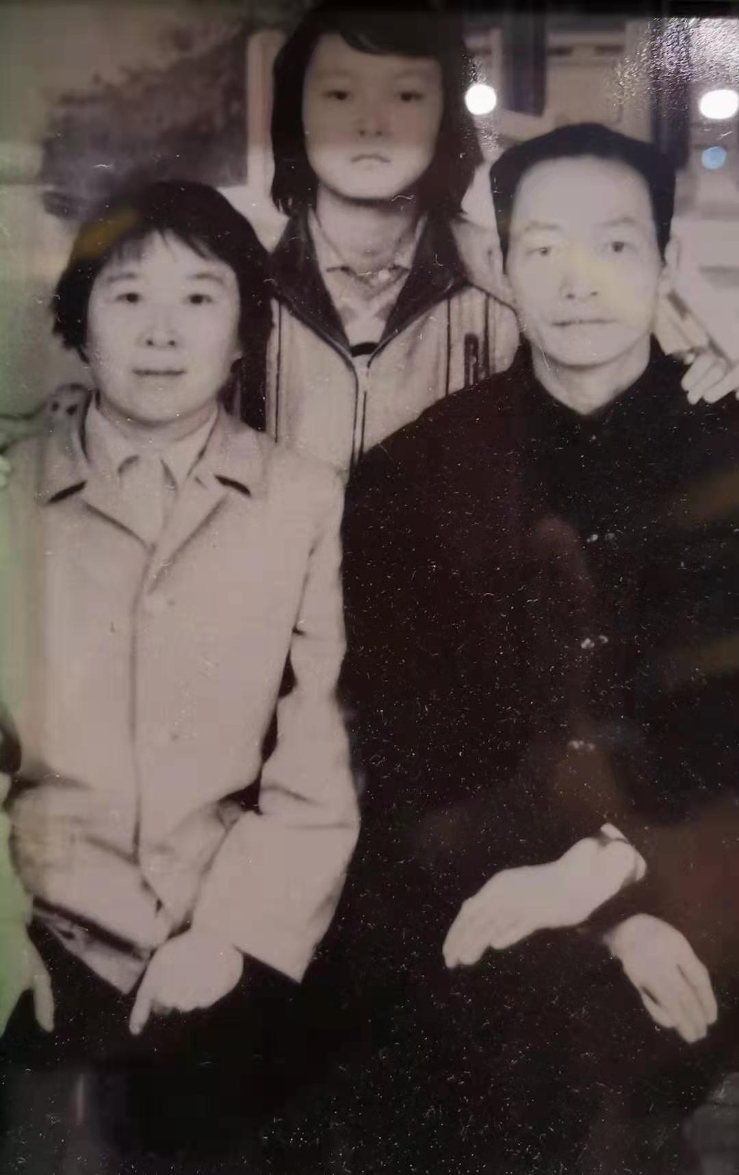 数九寒天，八十岁老夫妇每天凉水洗头擦身，我听后心里发抖