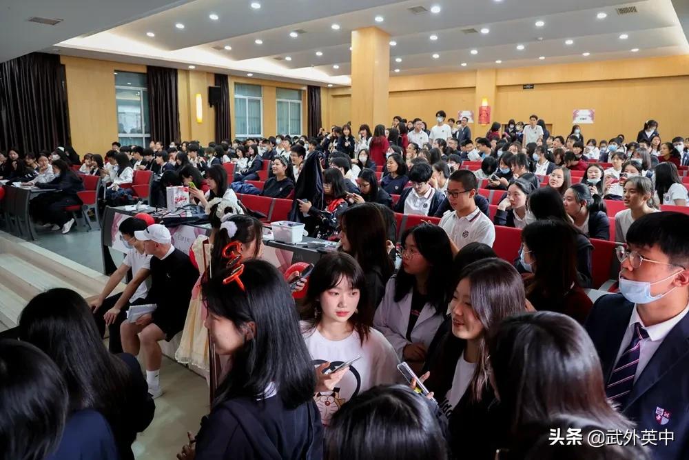 英中高中｜“嘉”期有你，“社”彩纷呈—记高中部社团嘉年华活动