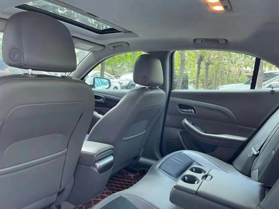 雪佛兰迈锐宝2.0白色黑顶街拍,雪佛兰迈锐宝拆车测评