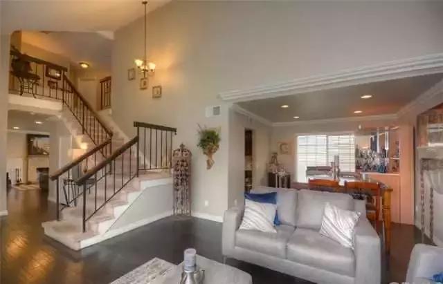 租房热门地段,破房子租五万块一个月