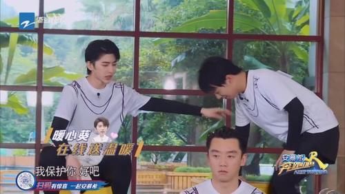 蔡徐坤黄明昊跑男互动,黄明昊蔡徐坤跑男私下互动