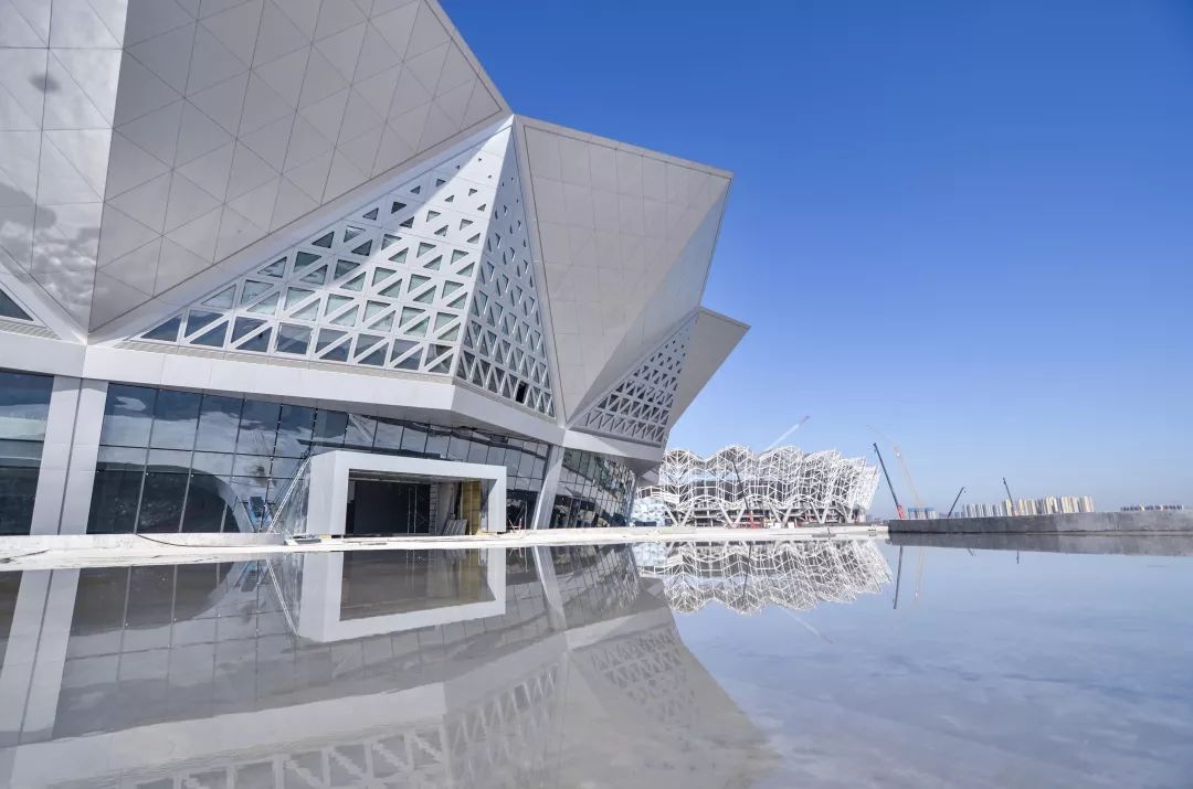 西安奥体中心二期效果图,西安奥体中轴陆港之翼