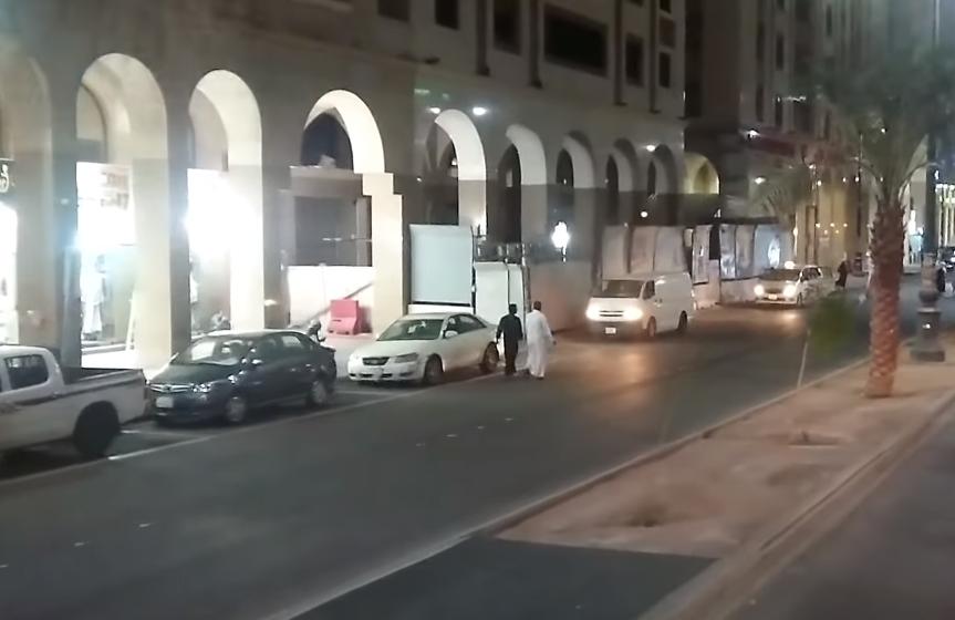 不缺油的沙特人都买啥车？销量前10没有奔驰宝马，日本车占7席