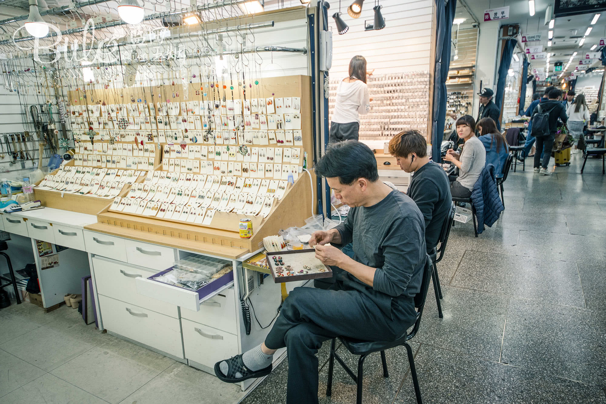 比北大门更适合买伴手礼的南大门市场,首尔便宜货的首选之地