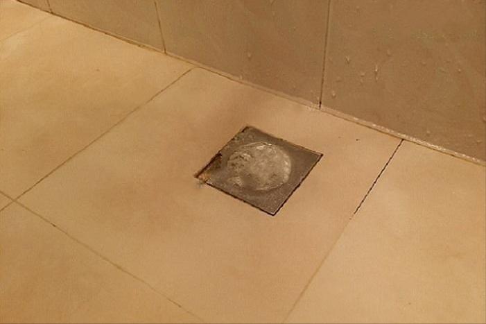 浴室地板砖渗漏,地板砖渗漏怎么修复