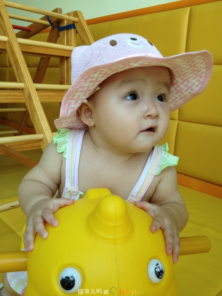 北京妈妈：交上万块钱，我家孩子在早教机构听八国语言、摸鸭子