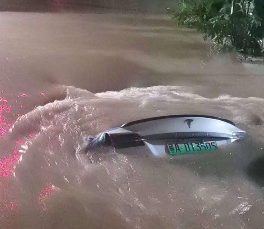 车辆被水泡了怎么处理,车辆被水泡保险怎么报