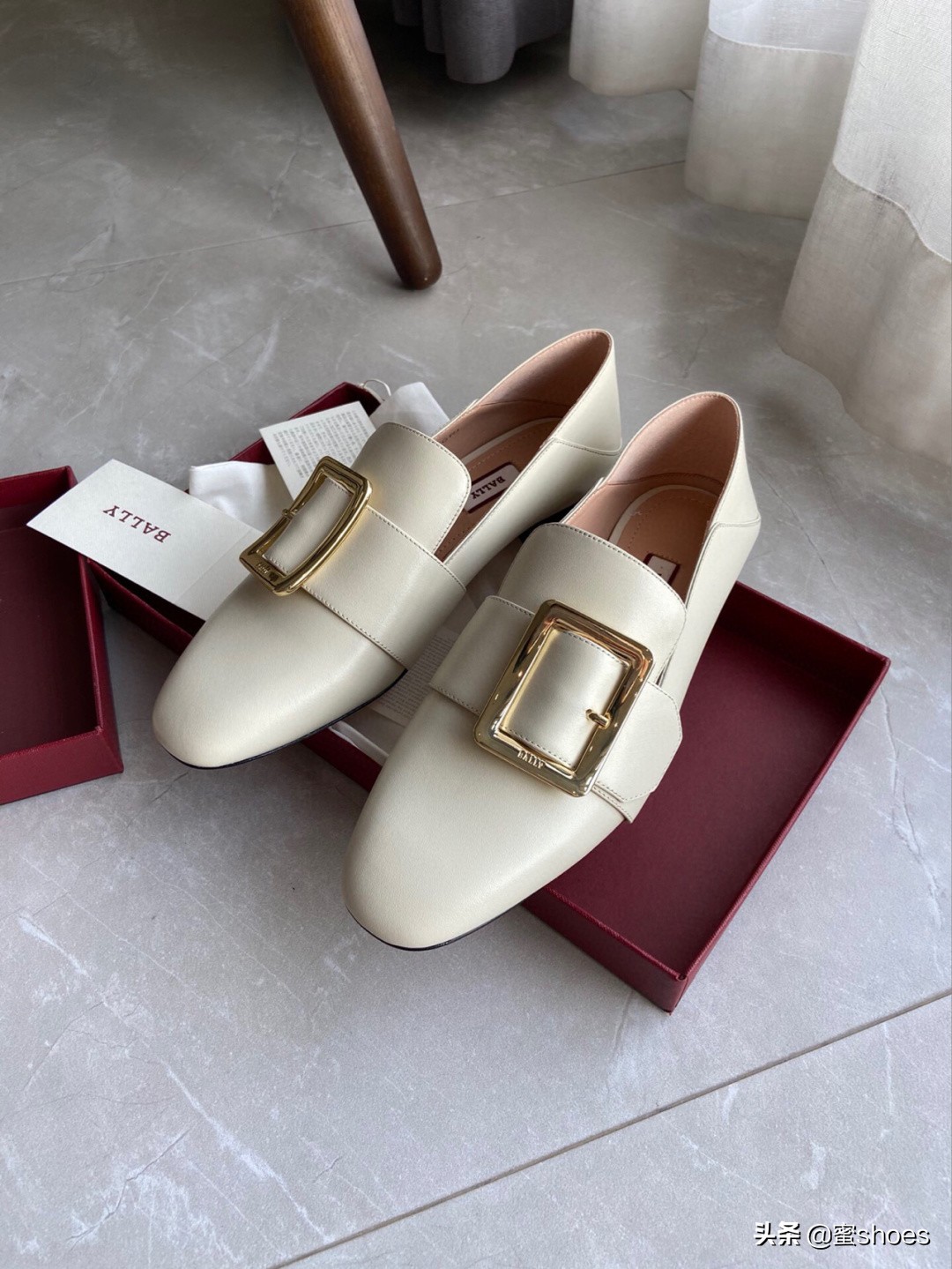 女士气质中跟鞋软皮,女士气质中跟鞋30岁