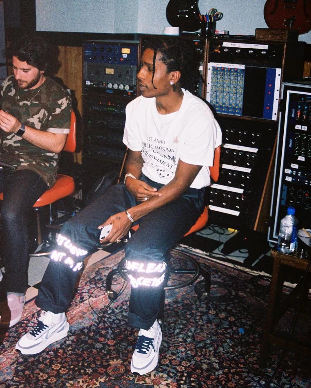 人称「Bra收割机」的他,又回监狱了!丨SOFRSHBOY