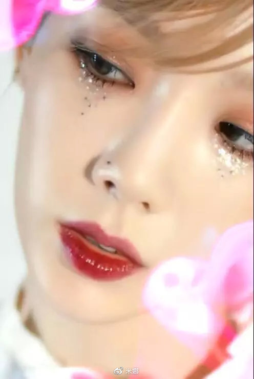 泫雅ins晒美照,泫雅携新作品回归