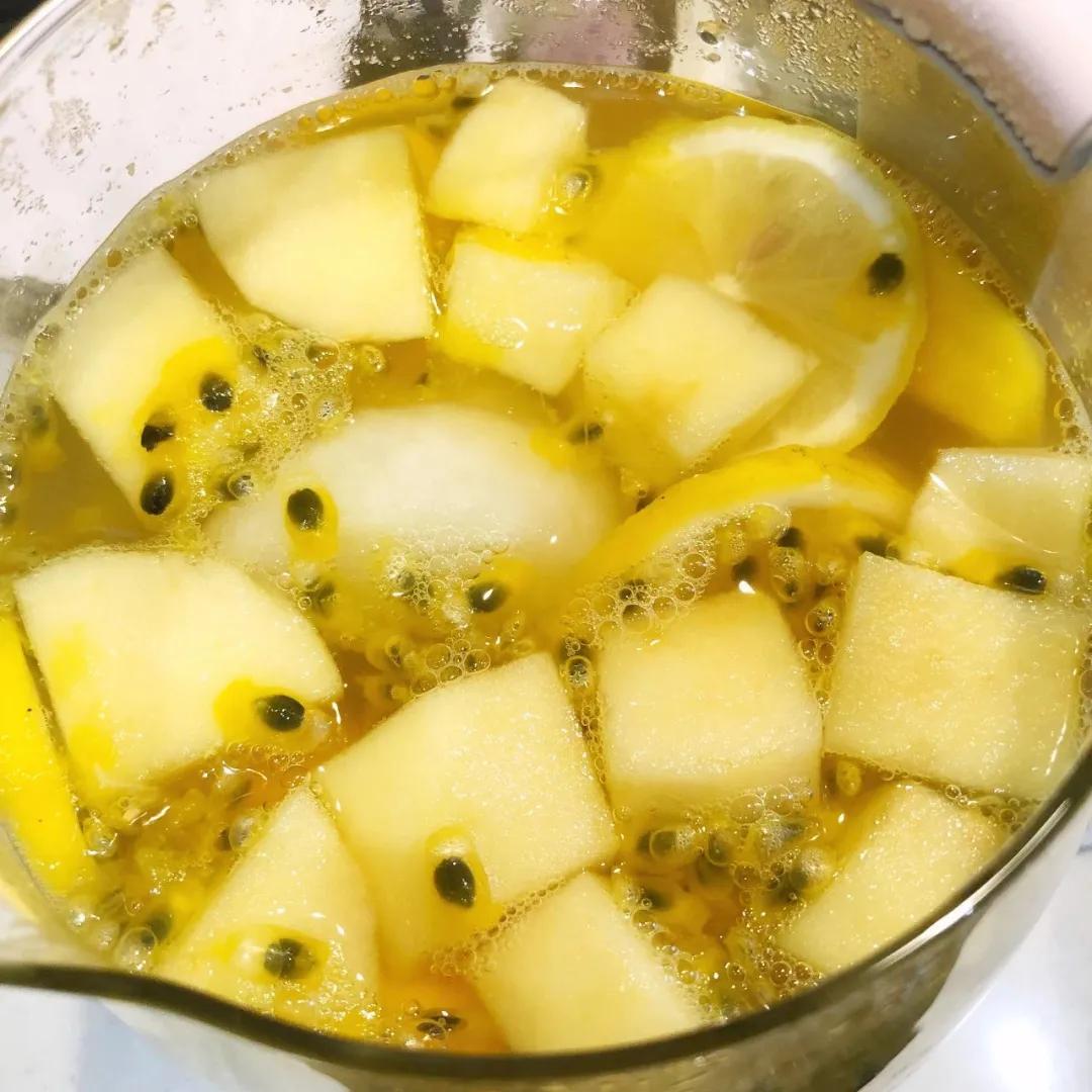 我突袭了同事的包包和办公桌,竟然扒出了这么多秘密