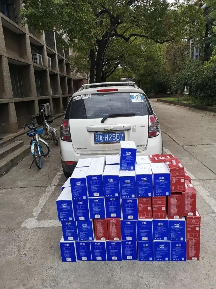 为邻居零差价代购，他成了小区红人！有人把他写进诗里