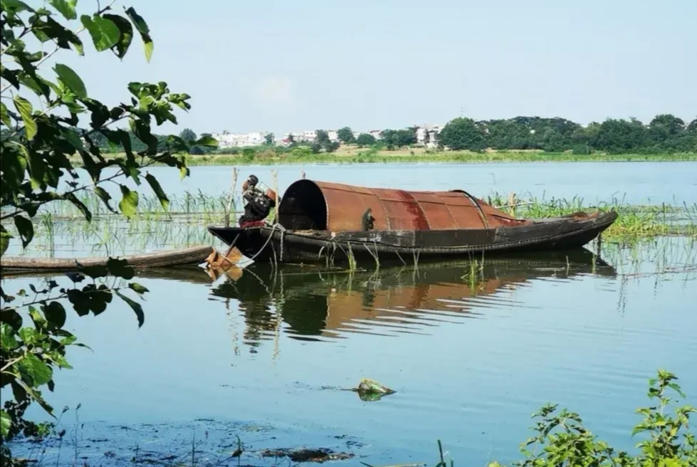 轮船翻了怎么办如何自救,如果坐轮渡船沉了该如何自救
