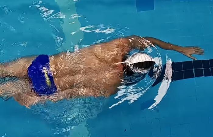 自由泳立腕抱水后如何发力推水,自由泳二次打腿发力技巧