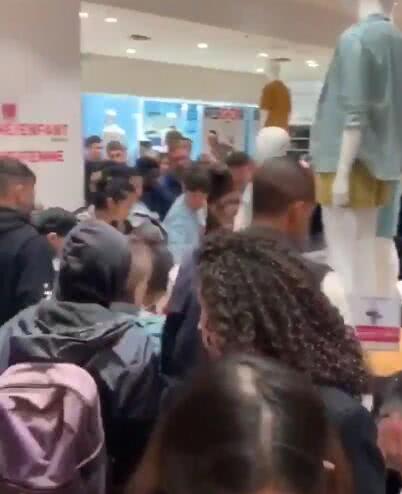 丢脸！这帮国人又到日本开启了疯抢模式